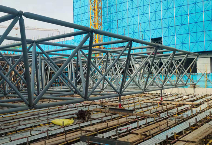 额尔古纳高铁东总部基地2号楼网架
